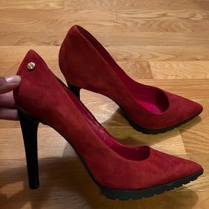 CALVIN KLEIN red suede pumps - size 7M - non-slip rubber sole - 4” heel